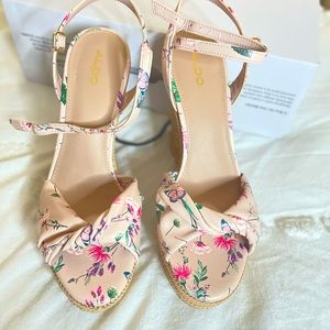 Women Wedge sandal - Wedge heel . New never worn. Size 8.5